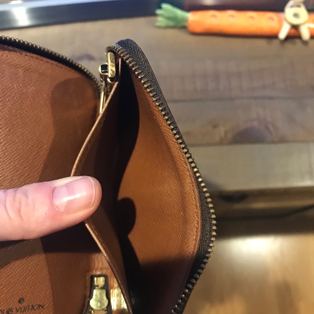 Authentic Louis Vuitton Monogram Key Case - Picture 8 of 11
